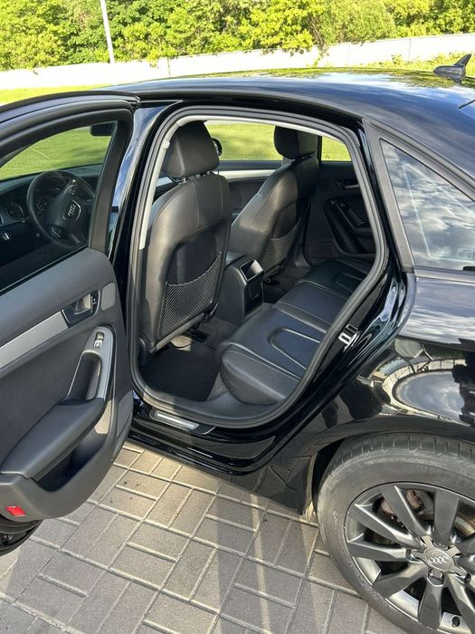 Audi A4 b8 2013  2.0 бензин ,