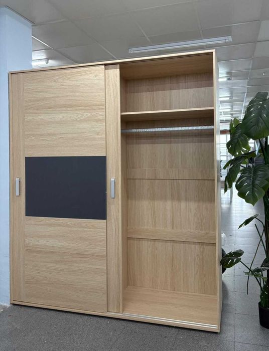 Novo! Roupeiro com portas de correr + Envio por 378€