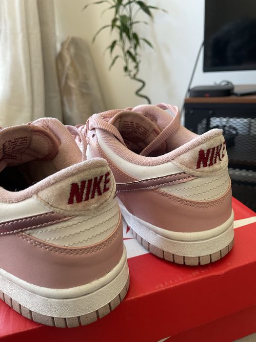 Ténis Nike Dunk Low GS 36,5 rosa e branco na CAIXA