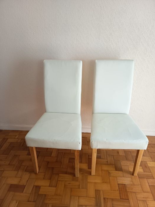 Vendo mesa + 6 cadeiras brancas + capas de cadeira
