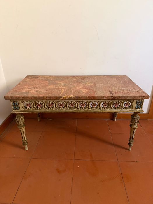Mesa de marmore.