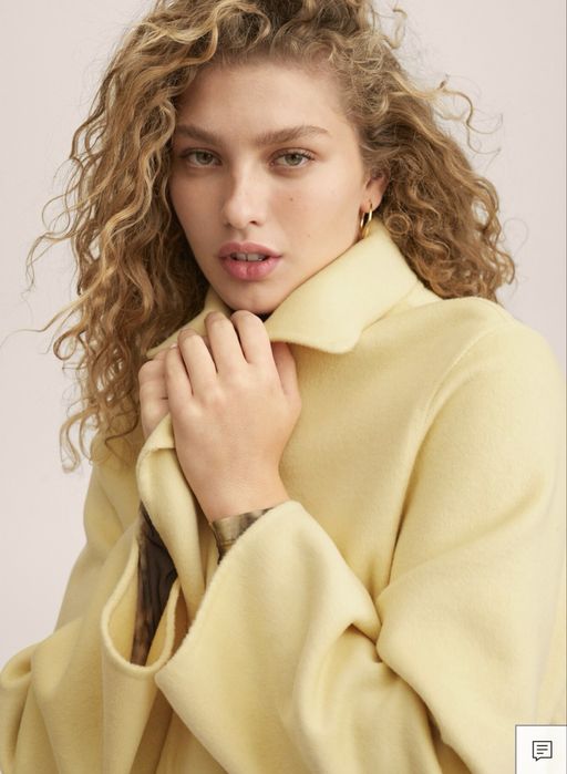 Пальто легке з поясом жовте демісезонне mango