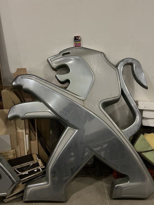 Simbolo Peugeot parede de stand