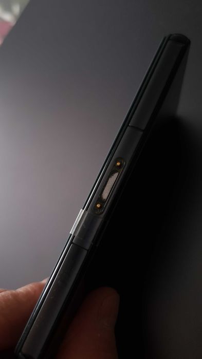Xperia Z3 comp.+ 3 etui Muvit sprawny ale...