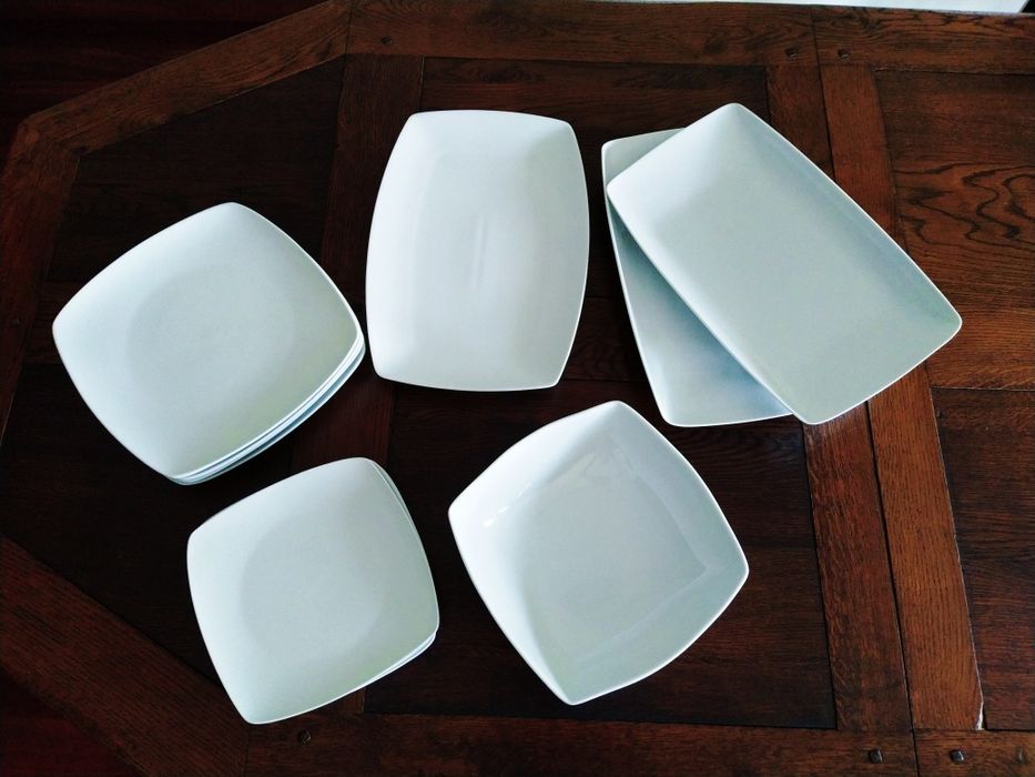 Serviço de 12  peças de jantar de porcelana  ARC,  usado, em muito bom