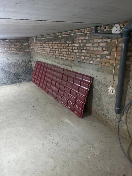 Продам цегляний 2 поверховий  будинок  в  селі  Оженин біля Острога.