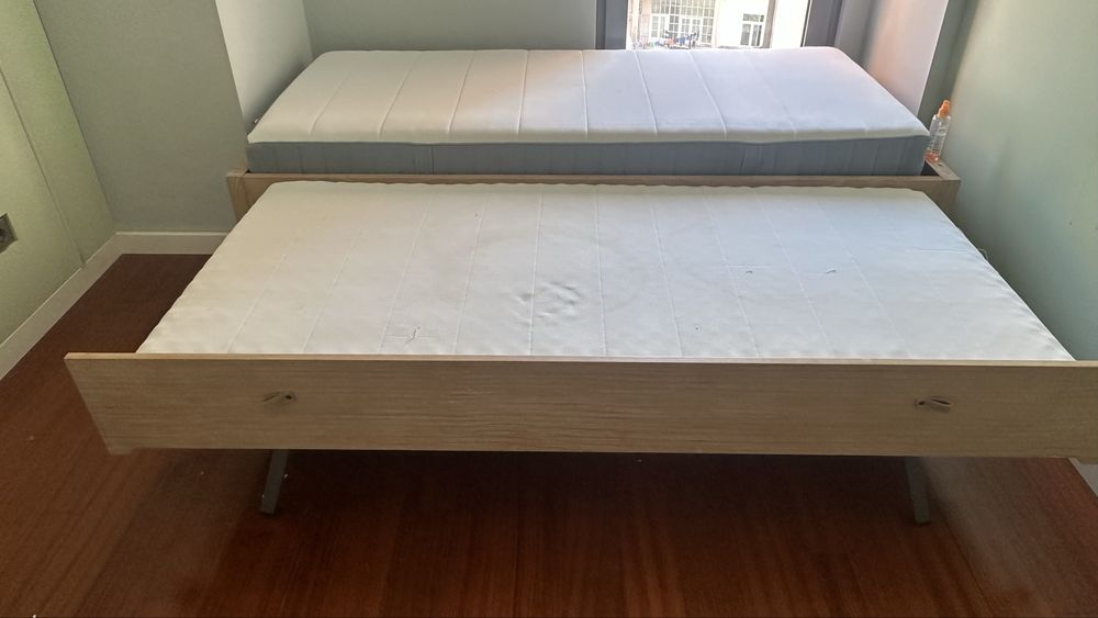 Cama madeira com cama embaixo + 2 colchoes