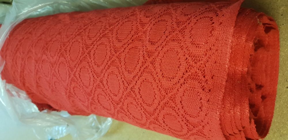 Materiał zamszopodobny i końcówki materiałów