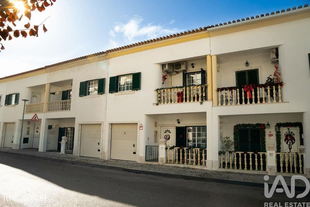 Moradia geminada T3 em Samora Correia de 126 m2