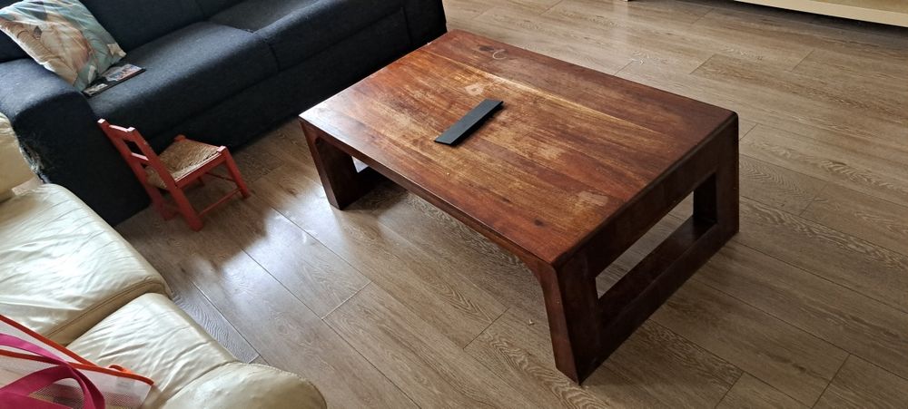 Móveis  e mesa de msala