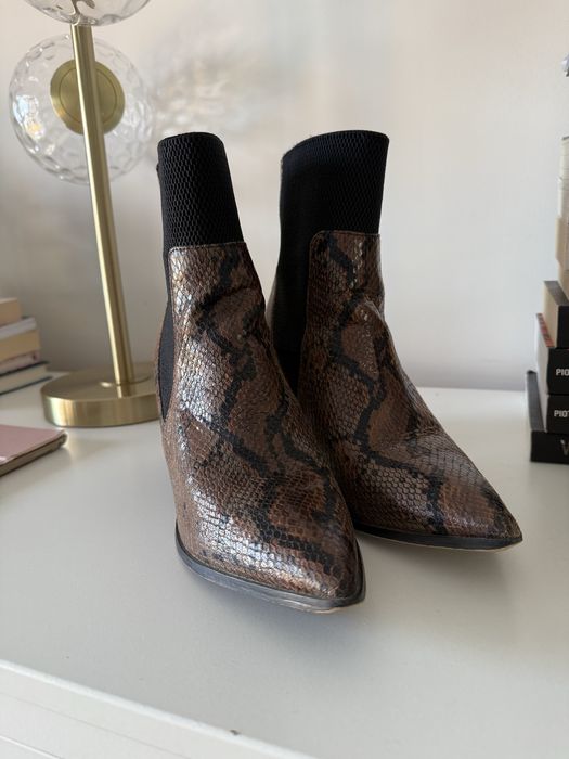 Botki Reserved w wężowy wzór 39