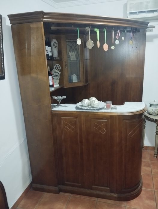 Vendo Móvel/bar e 2 bancos