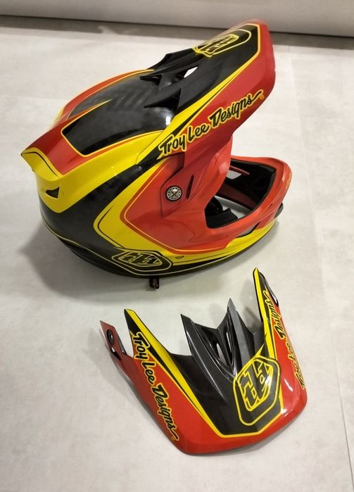 Capacete Troy lee designs D3 carbono
