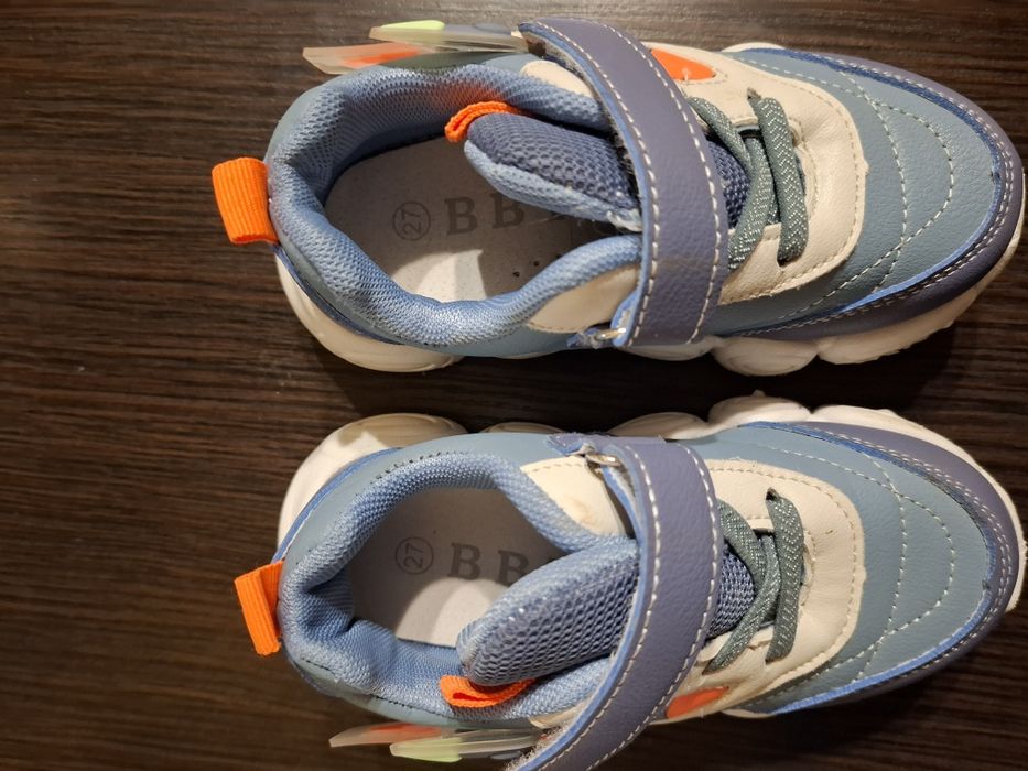 Дитячі кросівки 27 розмір