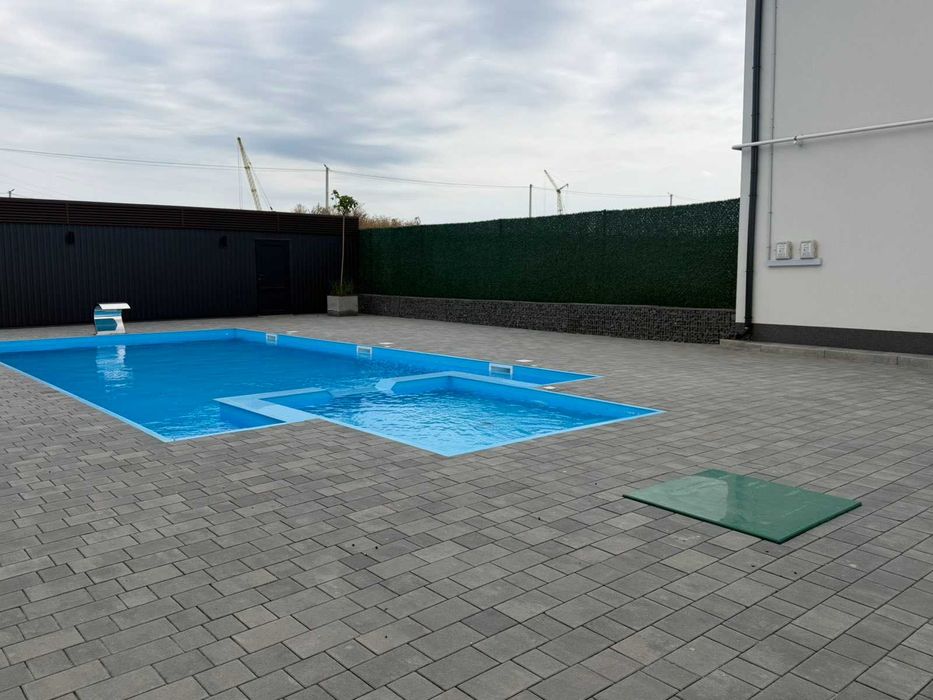 Продаж сучасного таунхауса "Aura Park"