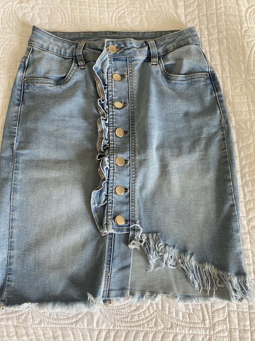 várias saias curtas