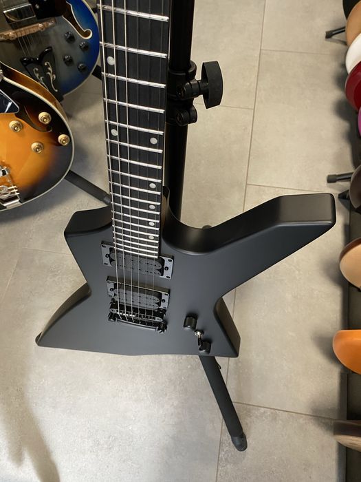 Spira X-400 - gitara elektryczna Explorer