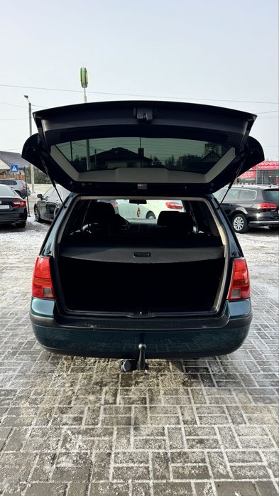 Volkswagen Golf IV Фольксваген Гольф 4 2003 р 1,6 MPI бенз 5 МКПП