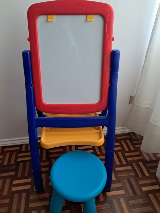 Quadro duplo - ardósia e branco magnético + banco Ikea
