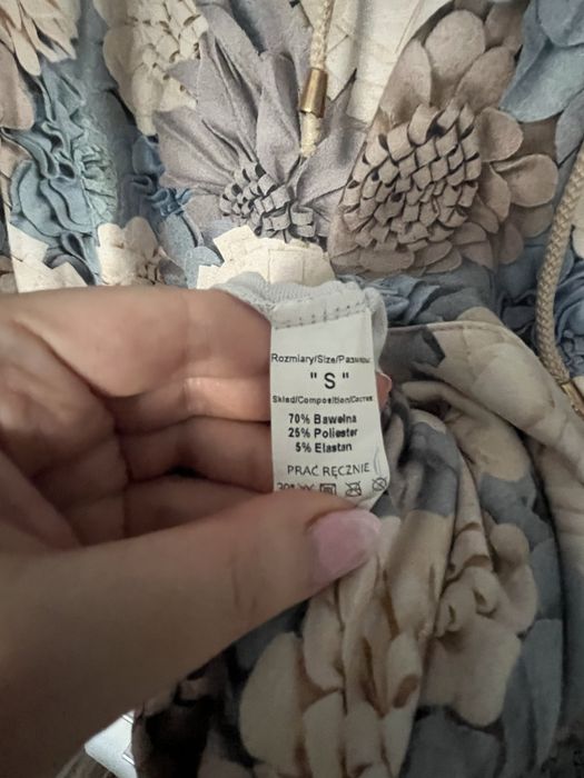 Bluza z kapturem S kwiaty