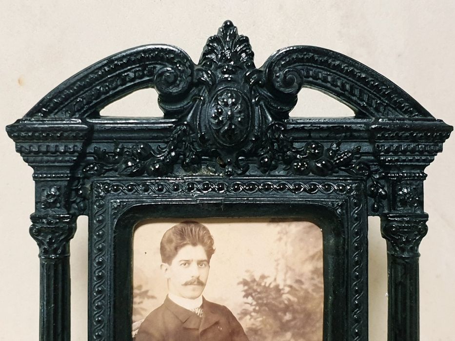 Fantástica antiga moldura francesa em Gutta Percha Sec. XIX