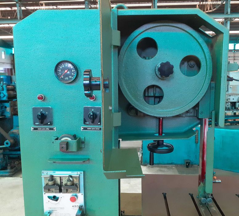 Serra industrial de fita vertical para Metais