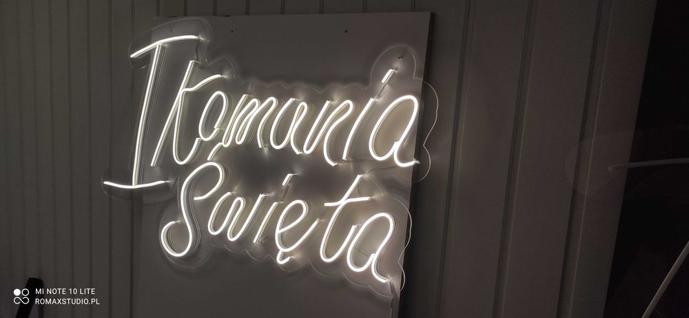 Neon, 1 Komunia  Świeta