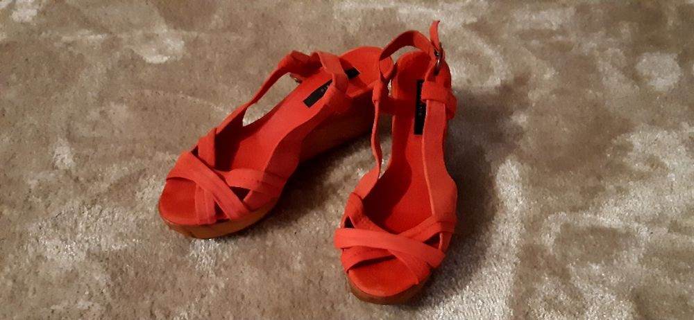 Buty Zara na koturnie, rozm. 38