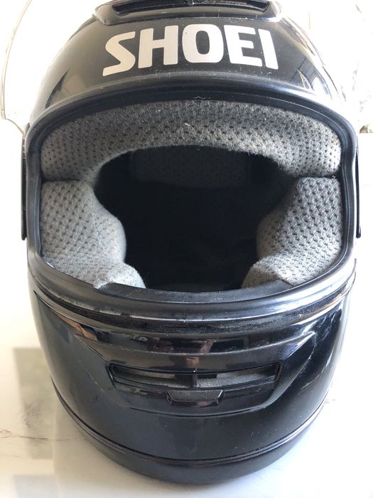 Capacete e luvas