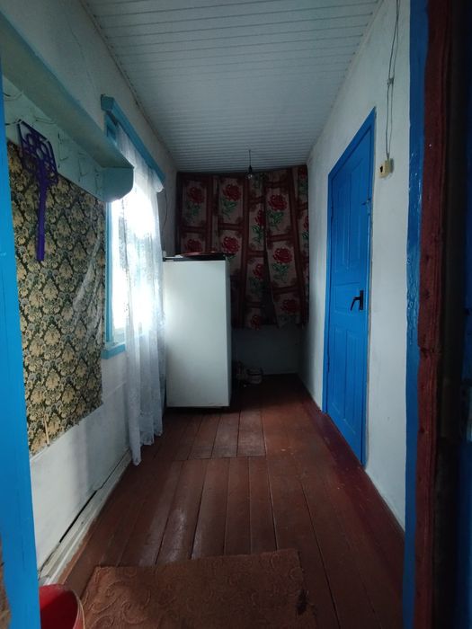Продам дві частини будинку в центрі хорошева.