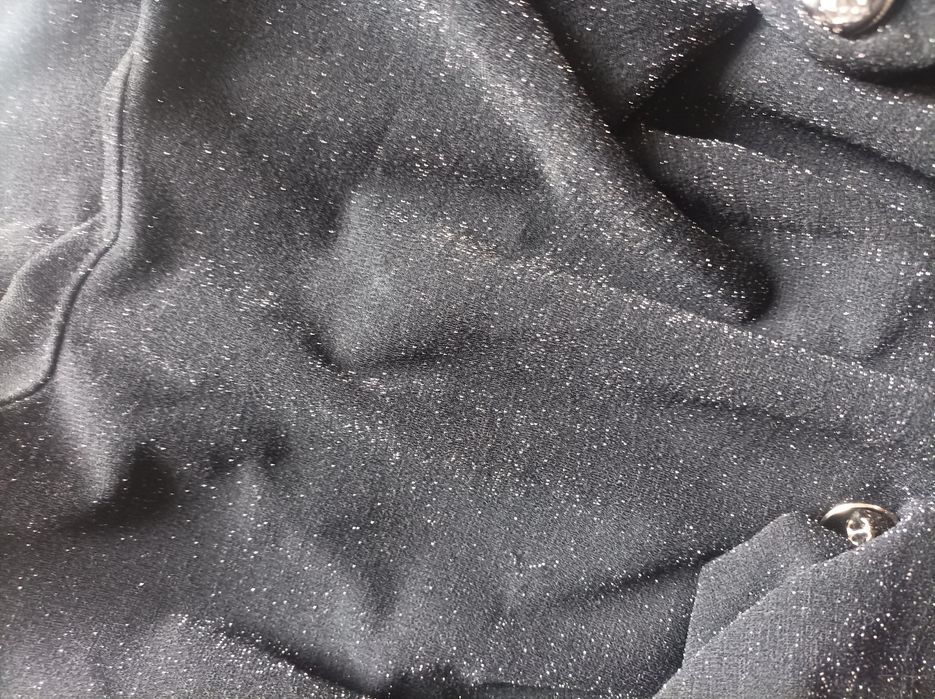 Elegancka bluzka s/m zdobiona srebrna nitka