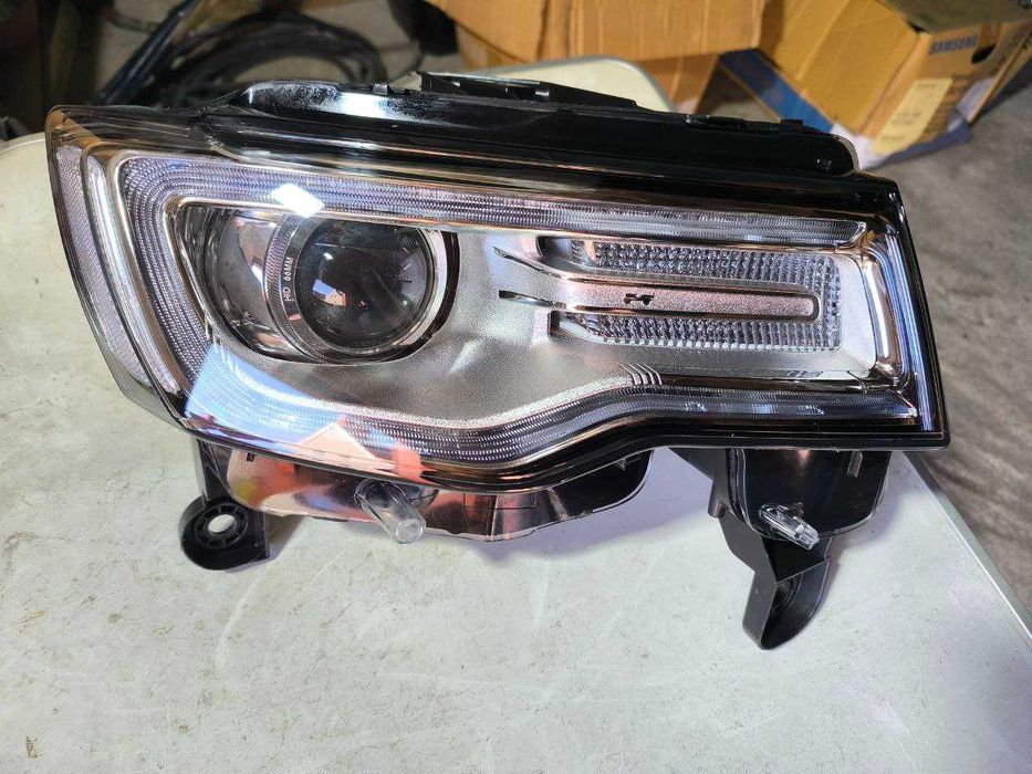 Lampa Relektor Prawy Jeep Grand Cherokee wk2 2014 2015 2016 Xenon Bixenon Europa