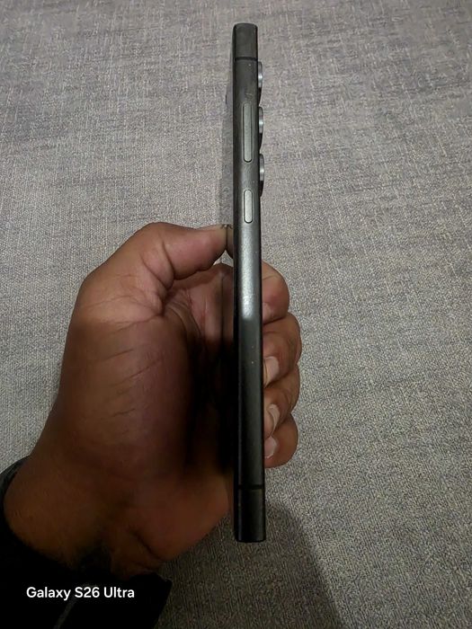 Samsung Galaxy S24 Ultra em excelente condições.