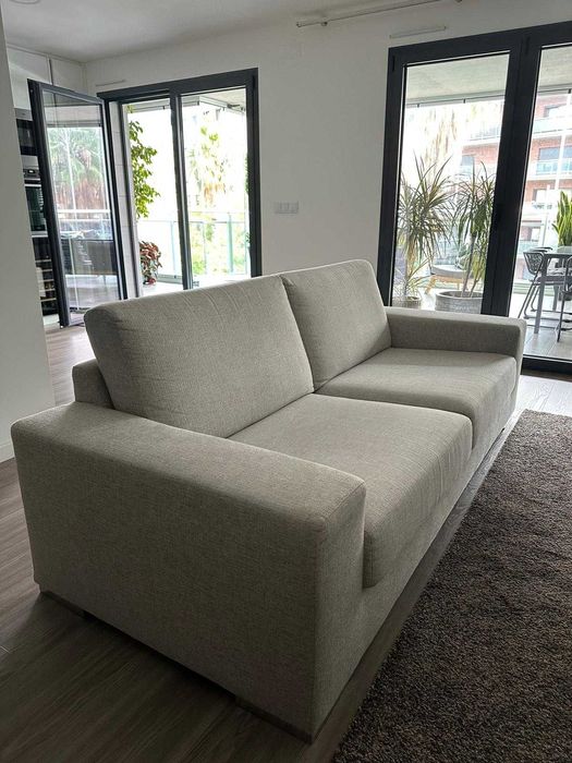 Sofá Geneve 3 lugares estofado a tecido, em ótimo estado