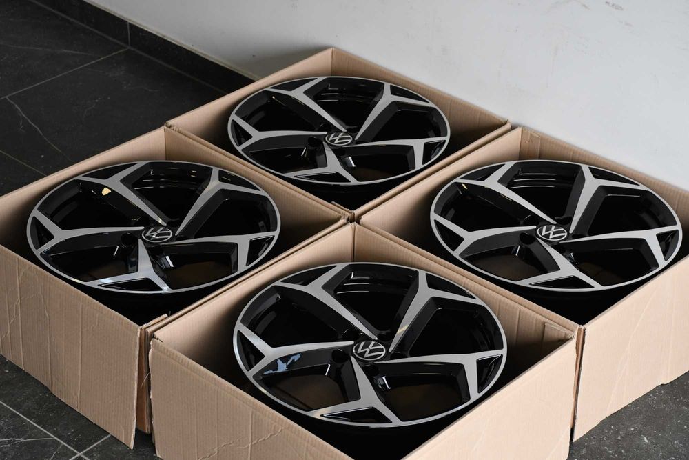 Felgi aluminiowe 18" OE Audi A3 S3 8P0 8V0 8Y0 Nowe