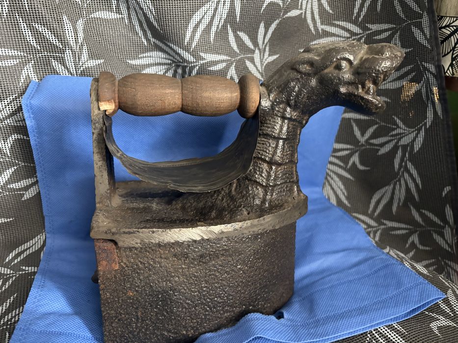 Zabytkowe żelazko „Monstrum”