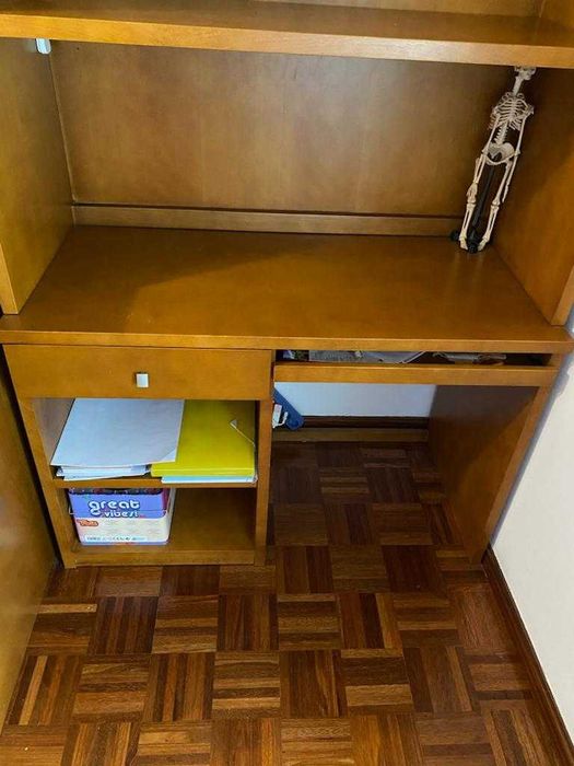 Secretária com estante