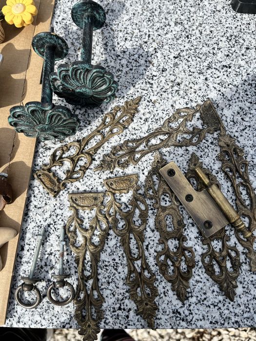 Puxadores varios e dobradicas antigas