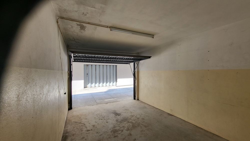 Aluguer garagem fechada rua caetano de melo -oliveira do douro