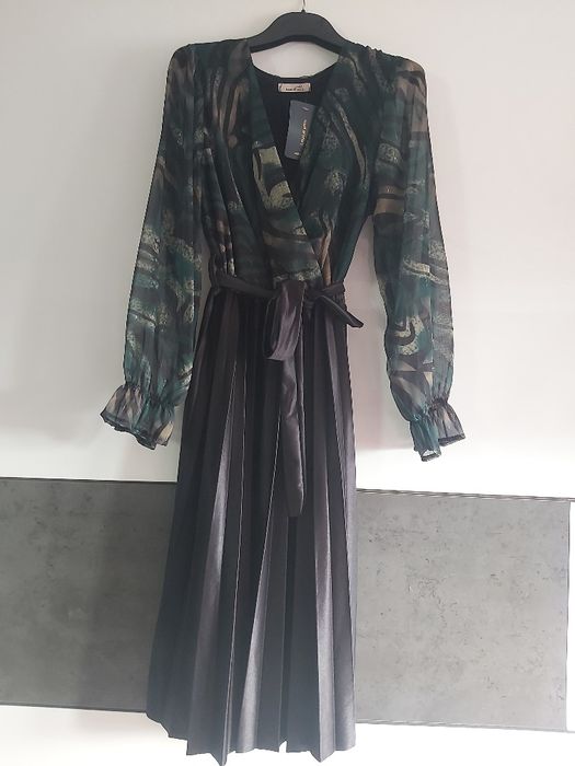 Nowa elegancka sukienka plisowana S/M