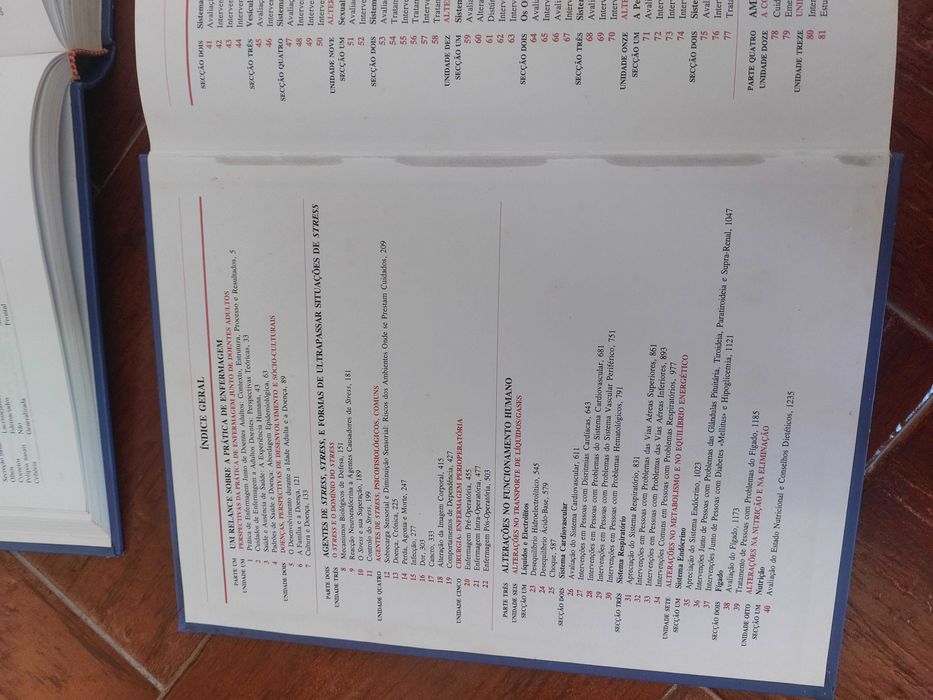 4 volumes do livro enfermagem médico-cirurgica de Phipps