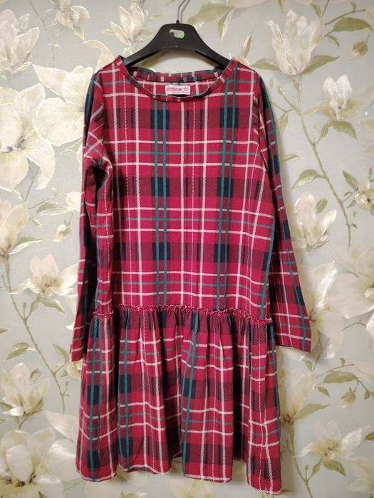 Платье девочке 8-10л 140рр в клеточку краснт зеленую Новы год