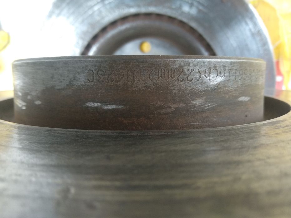 Диски гальмівні Пасат Б7 Америка 2.5