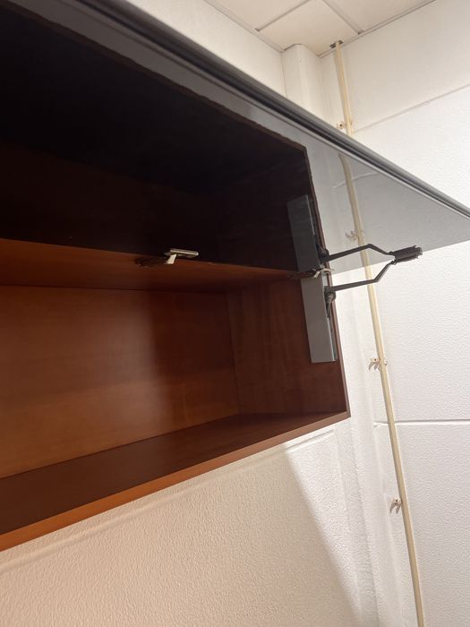 Movel de parede com parteleiras