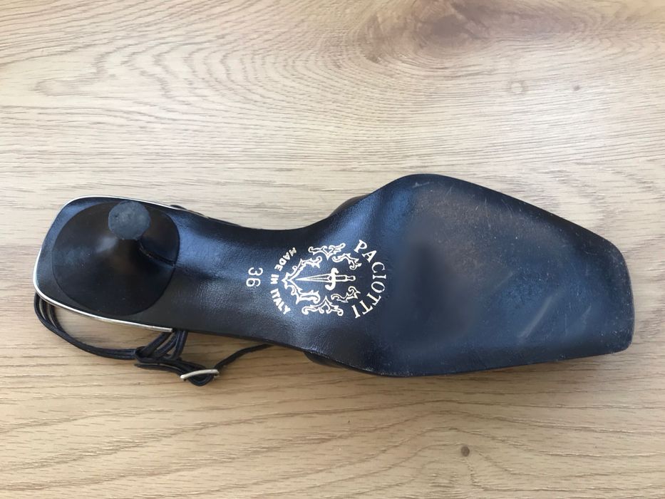 Чорні жіночі босоніжки з натуральної шкіри, Італія.