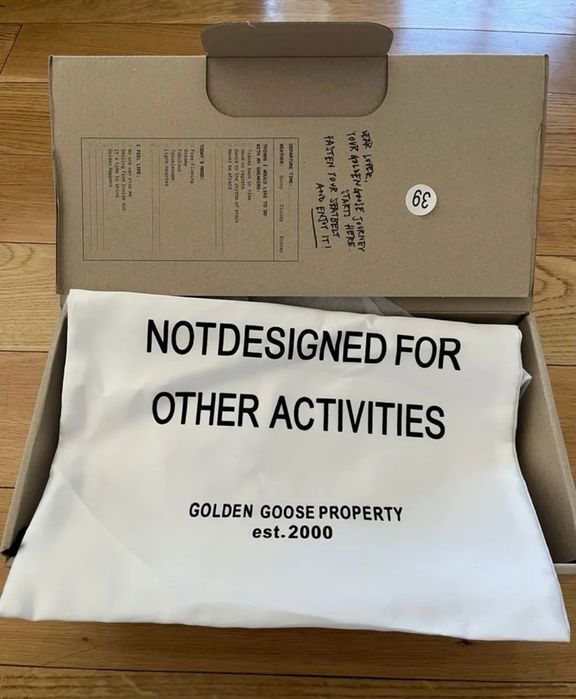 Sapatilhas Golden Goose.