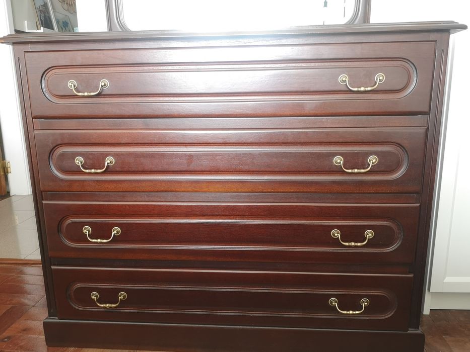 Cómoda madeira com espelho