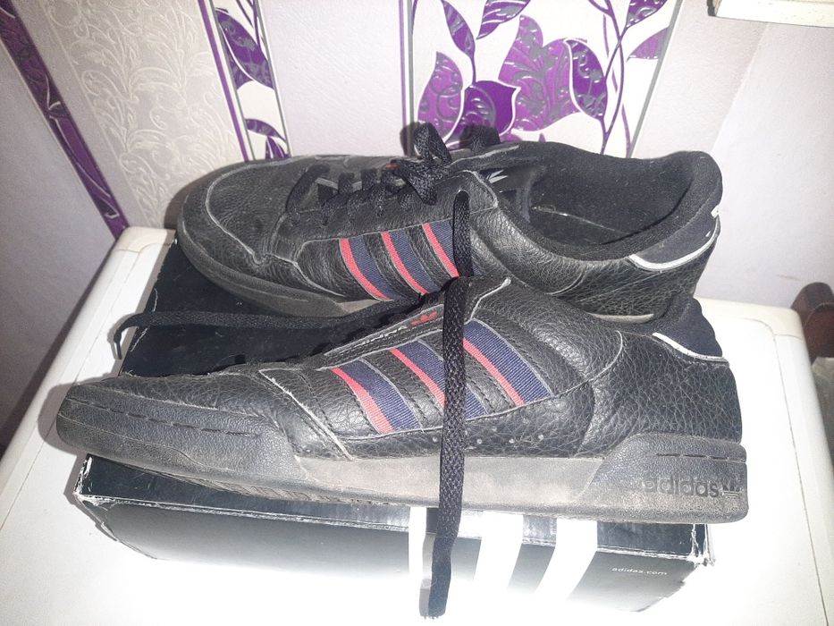 Шкіряні adidas кросівки