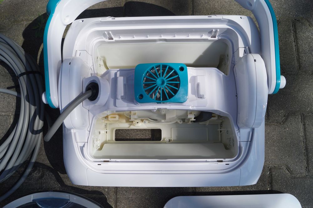 Odkurzacz robot do czyszczenia basenu BWT Aquabot WR300 z żyroskopem