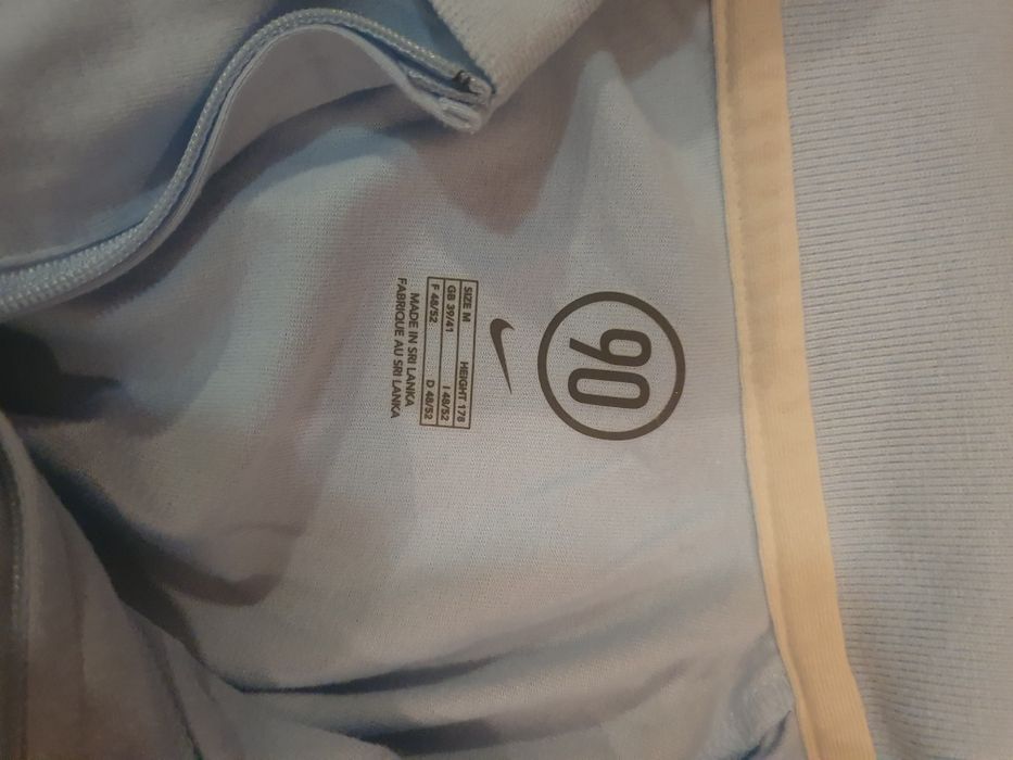 Polo de homem azul claro